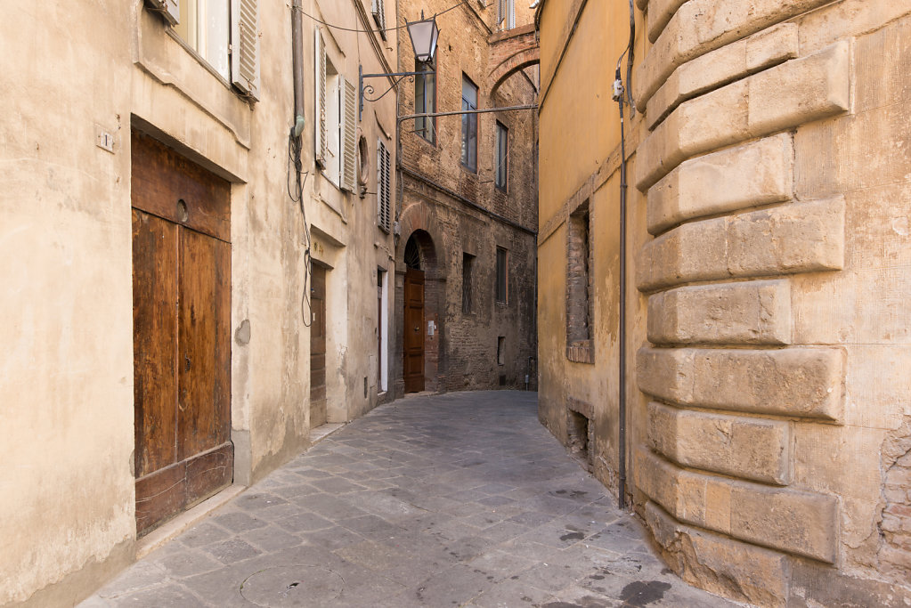 Gasse, Siena, Toskana, 2018